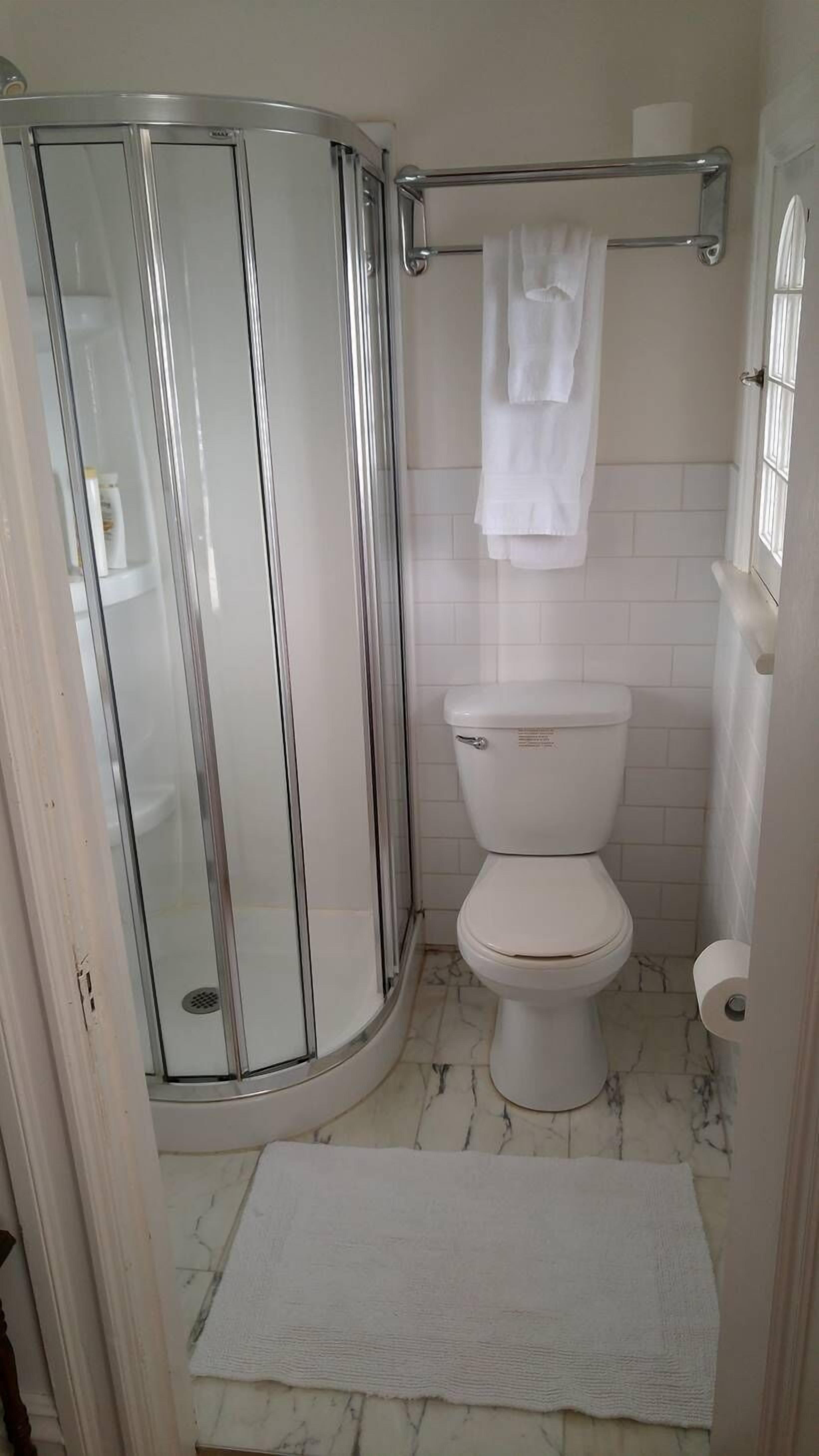 Ashbury House Bed & Breakfast 4*