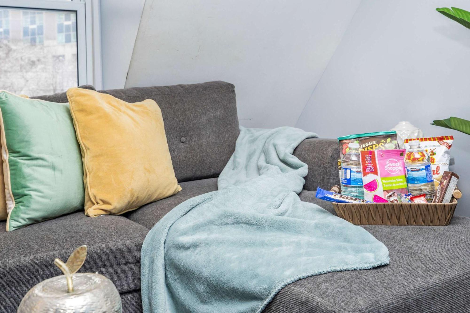 Urban 1br Gem With Kitchen, Smart Tv & Workspace
