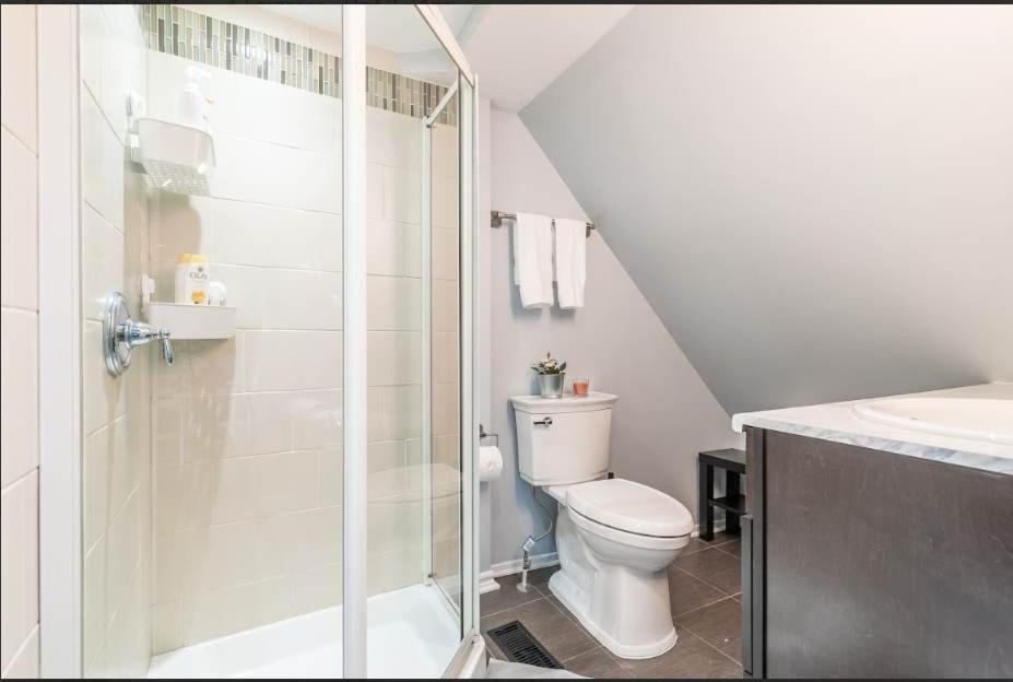 Apartment Urban 1br Gem With Kitchen, Smart Tv & Workspace *