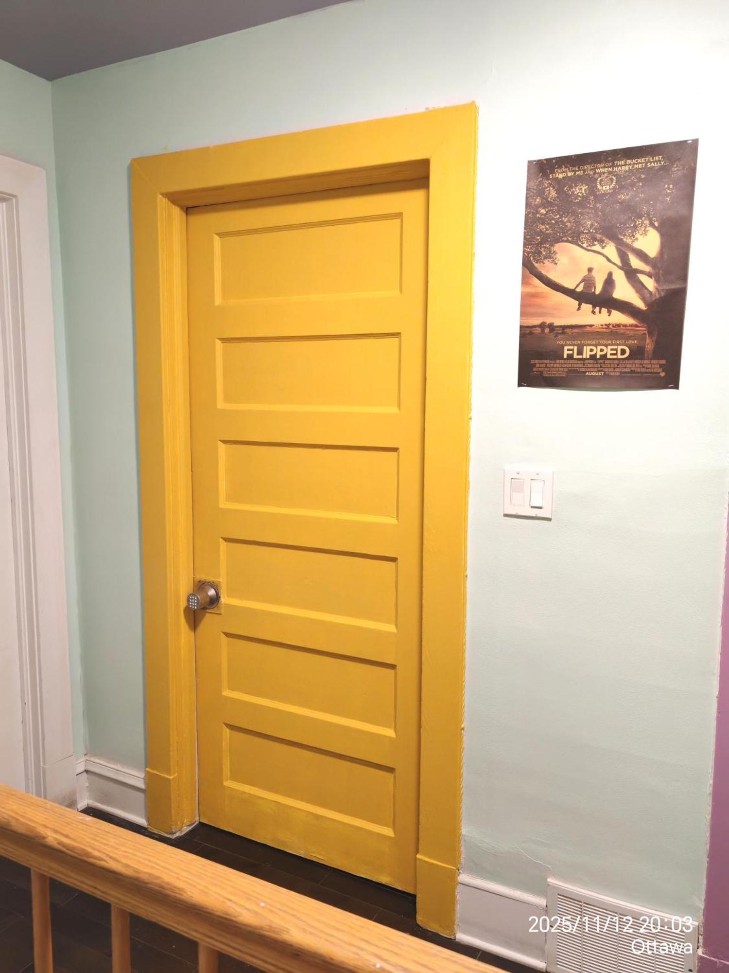 Center Near Train Station & Parliament *