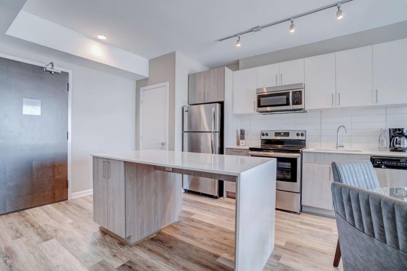 Corporate Wellington 1 Bedroom W Den Ottawa