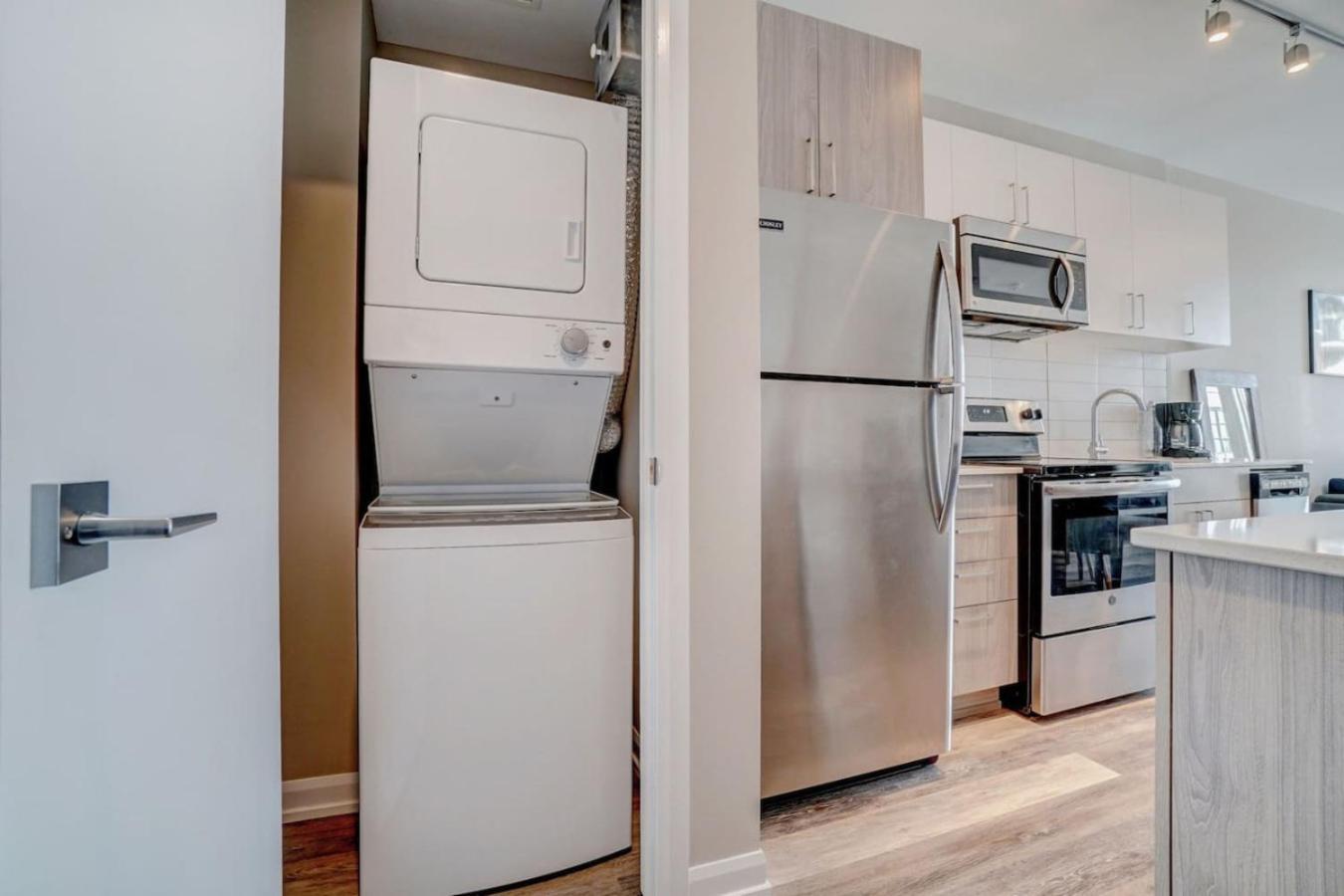 Corporate Wellington 1 Bedroom W Den Apartment Ottawa