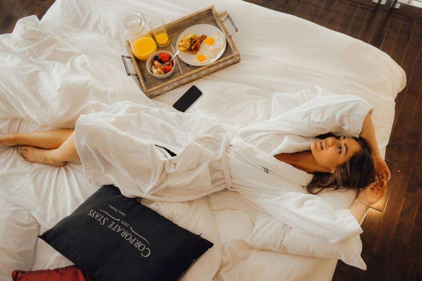 Corporate Wellington 1 Bedroom W Den Apartment Ottawa