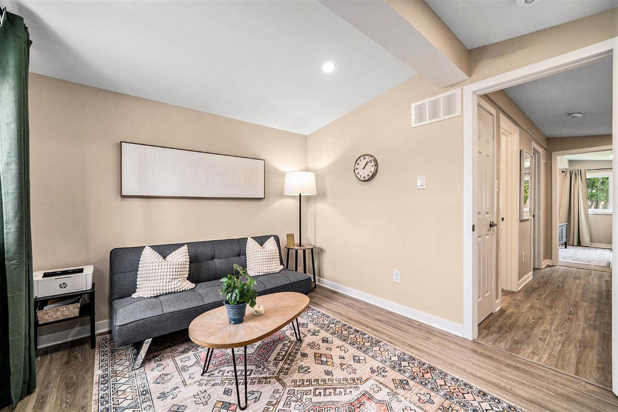 Apartment Midterm Furnished In Ottawa