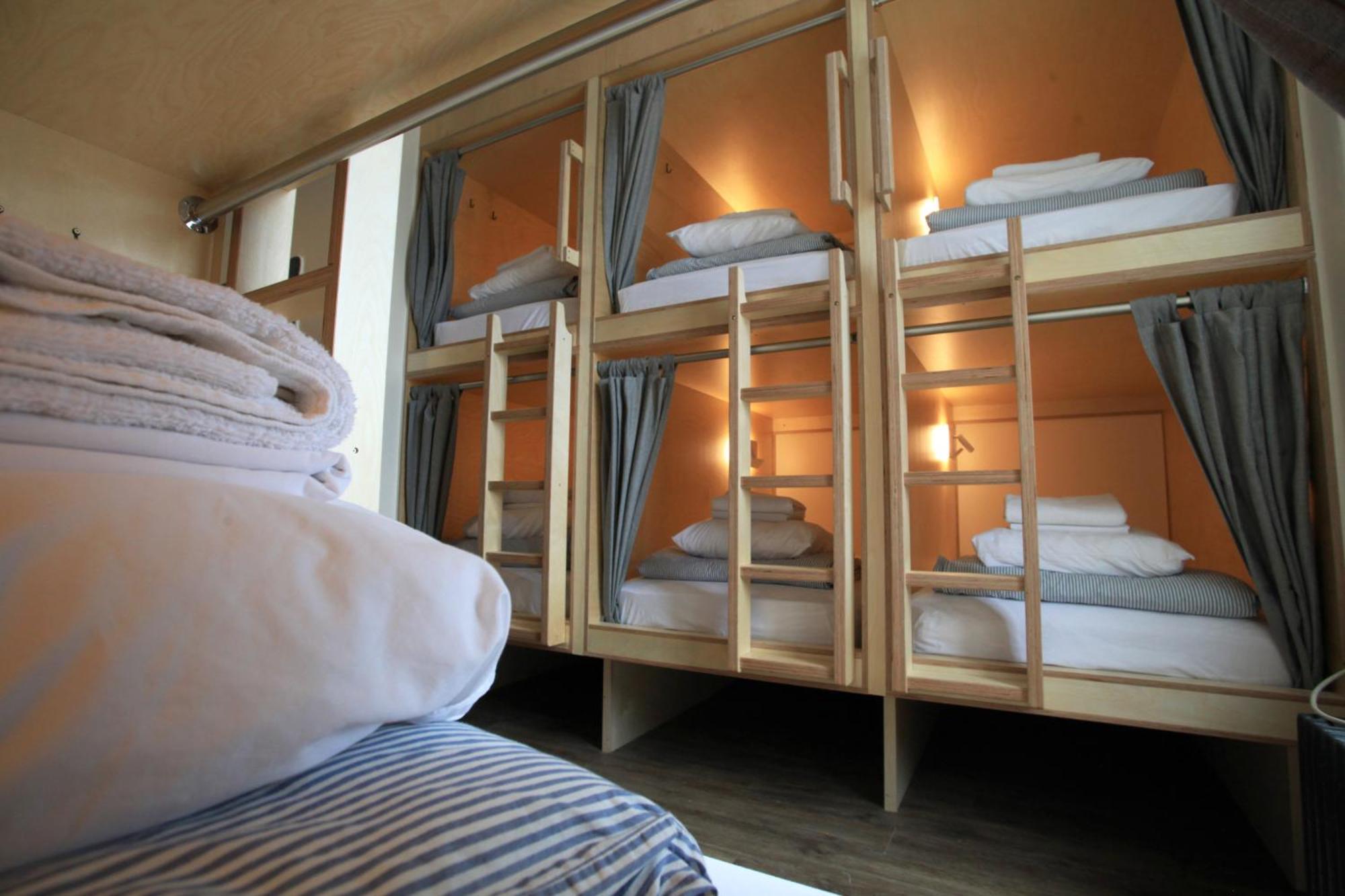 Saintlo Ottawa Jail Hostel Ottawa