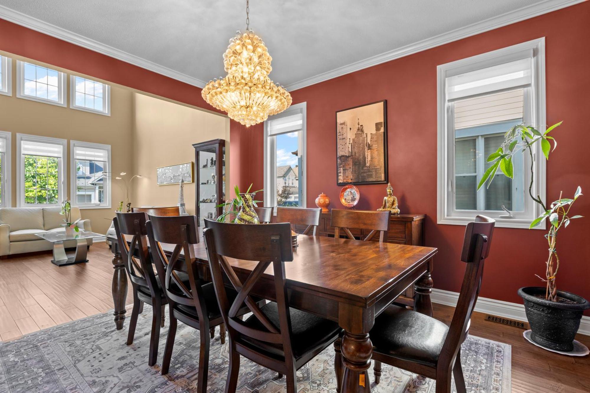 Maple Heights - Stunning In West *