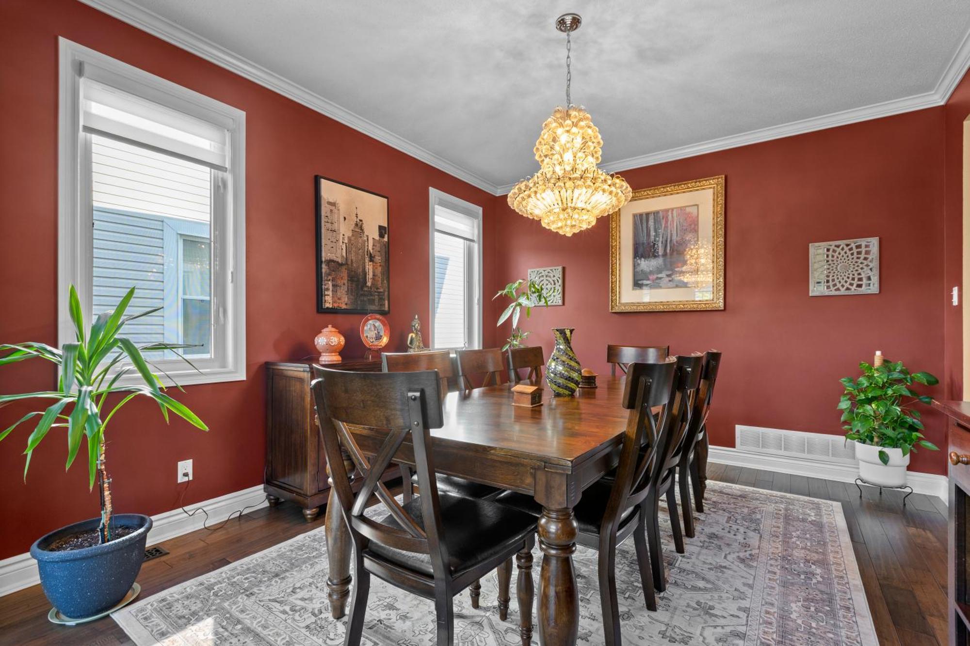 Maple Heights - Stunning In West *