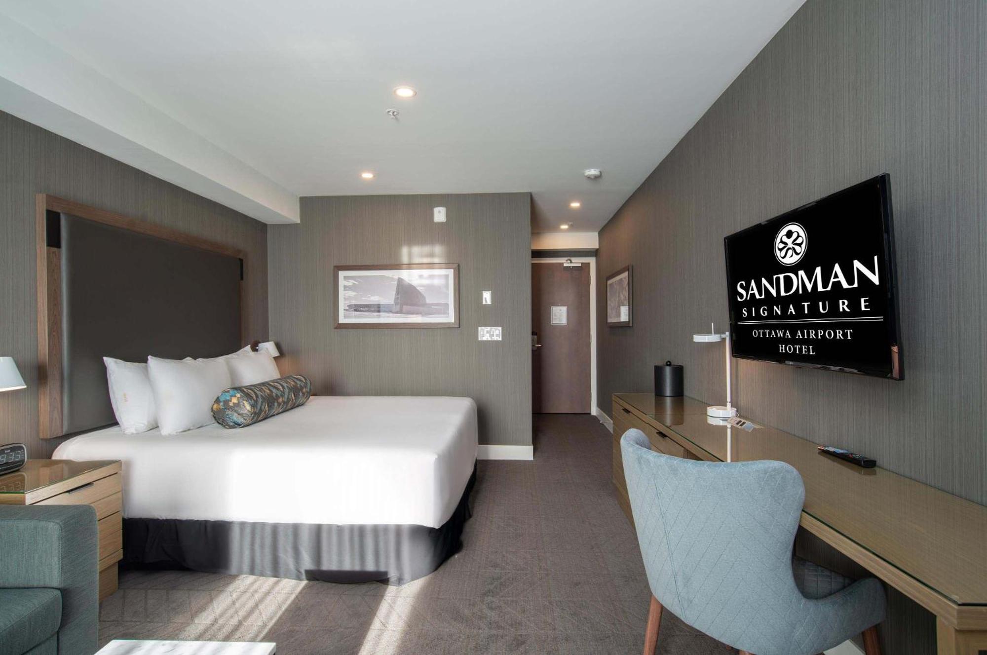 Hotel Sandman Signature Airport 4*