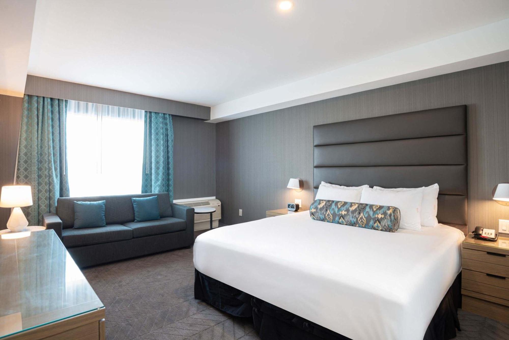 Sandman Signature Airport Hotel Ottawa