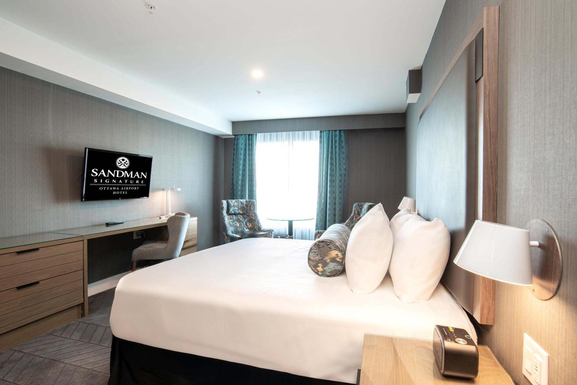 Hotel Sandman Signature Airport