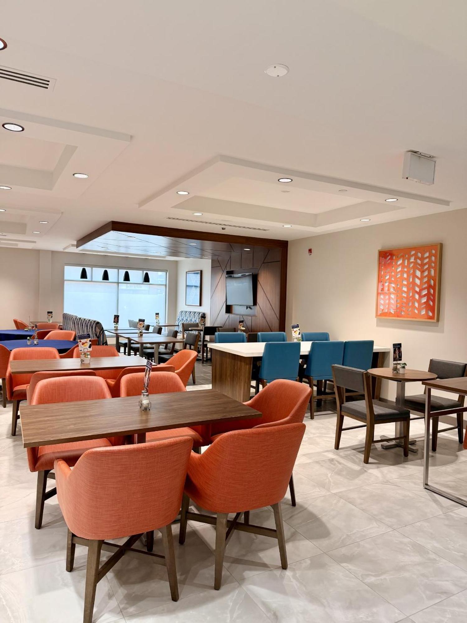 Express & West - Nepean By Ihg Hotel 2*