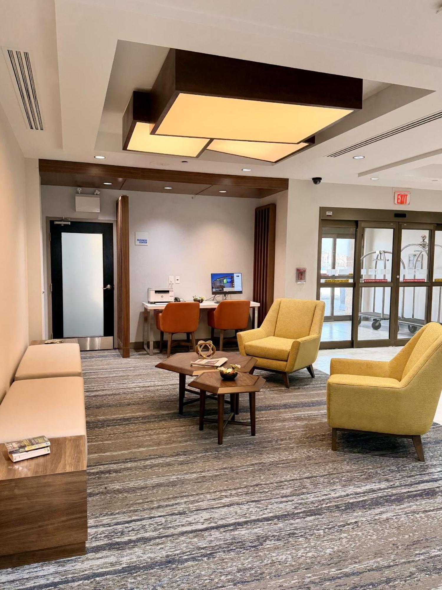 Express & West - Nepean By Ihg Hotel