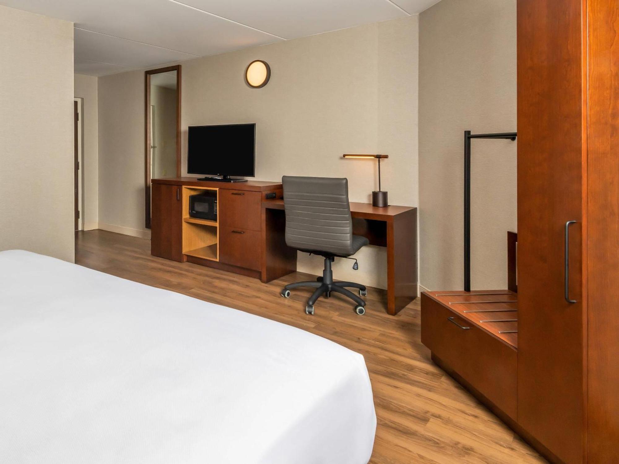 Comfort Kanata West 4*