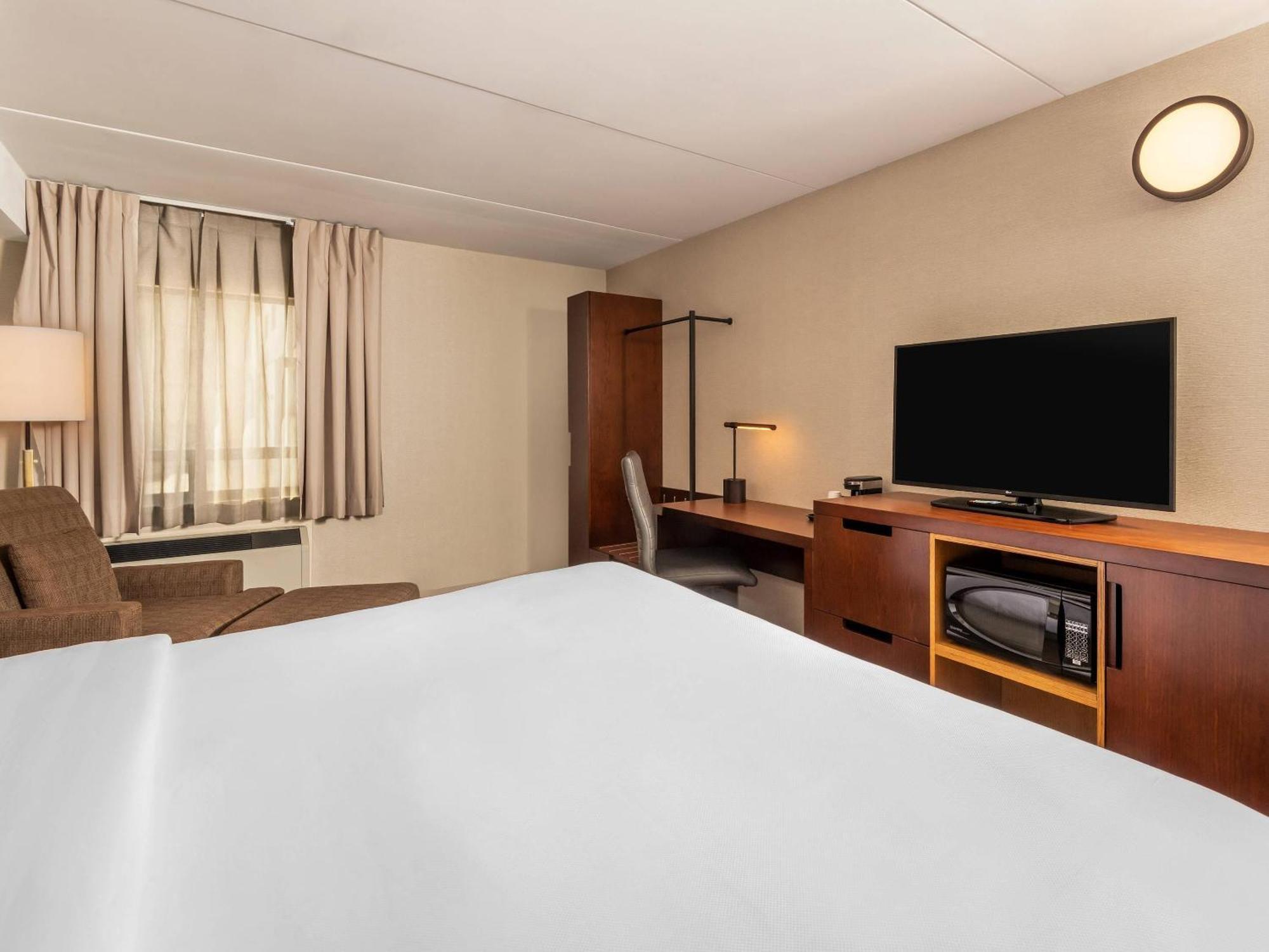Comfort Kanata West Inn 4*
