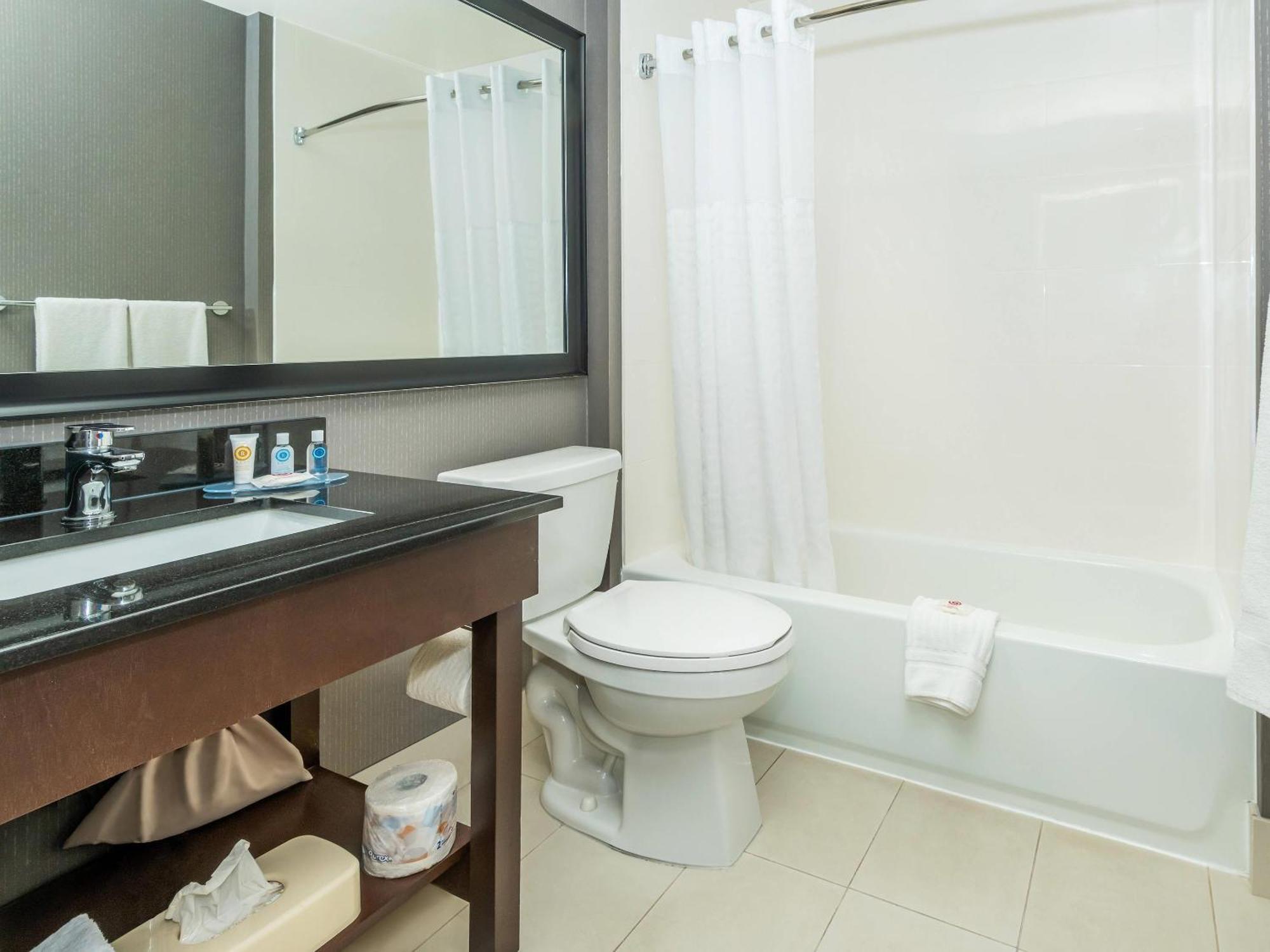 Comfort Kanata West Inn