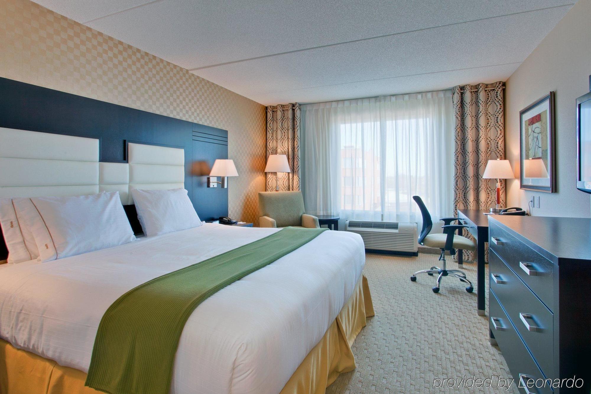 Express & West - Nepean By Ihg Hotel 2*