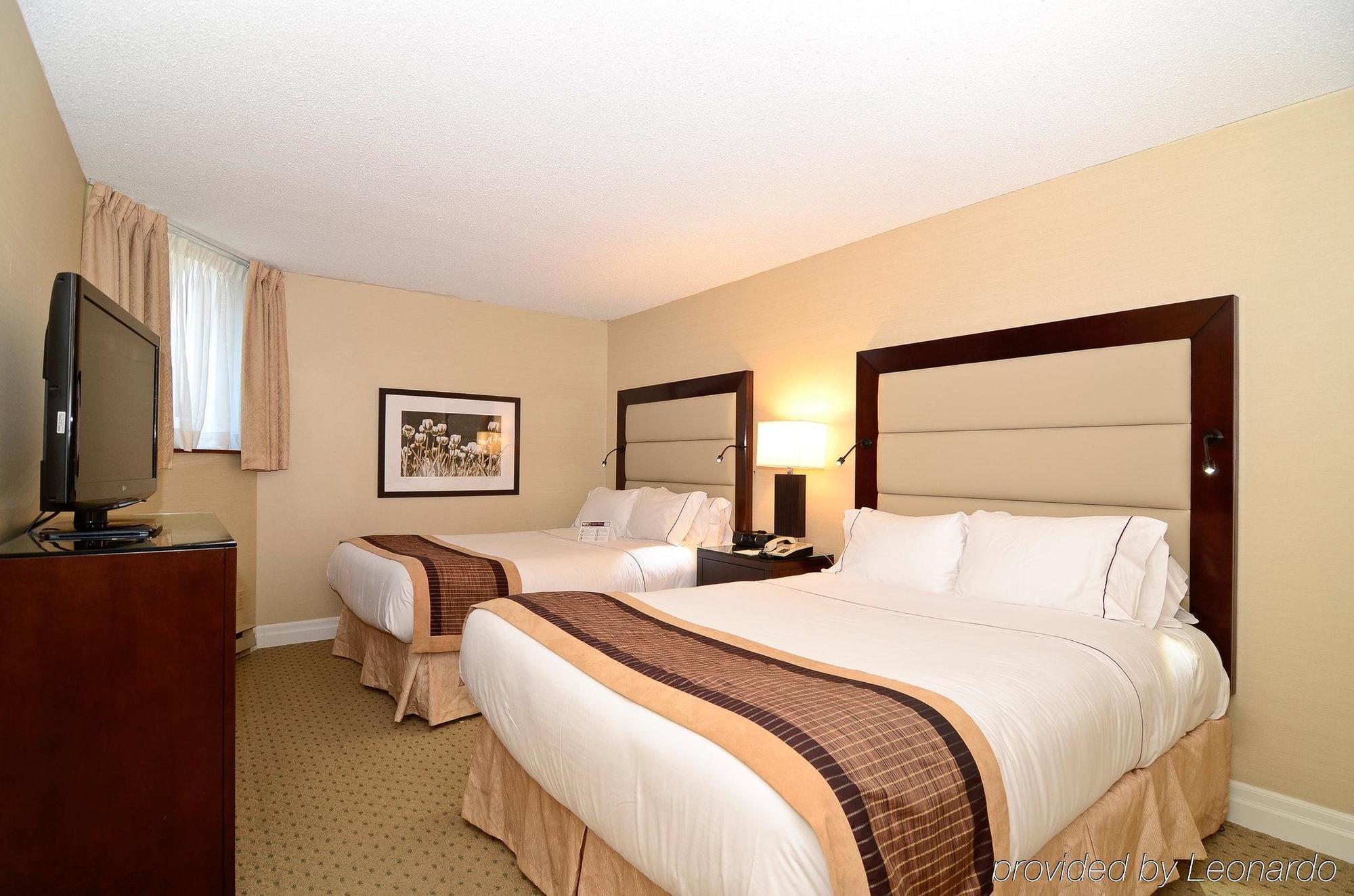 At Bay Hotel Ottawa