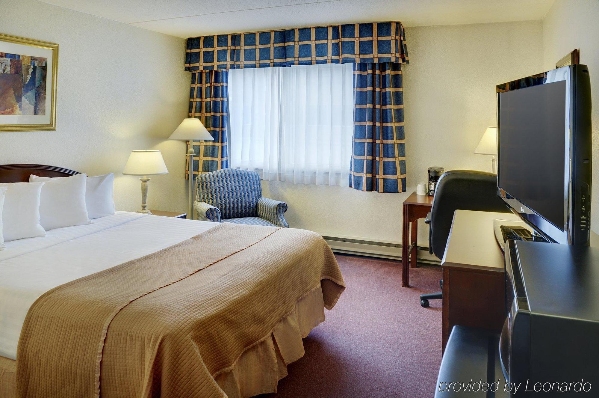 Travelodge By Wyndham East Hotel