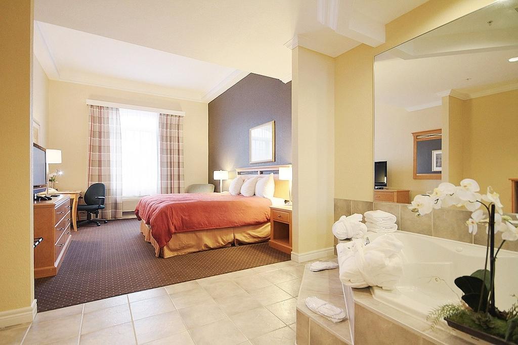 Hotel Fairfield & By Marriott Kanata Ottawa