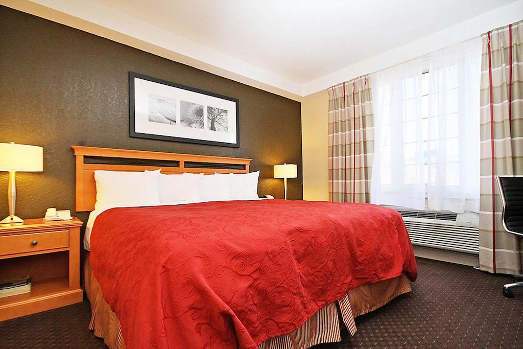 Fairfield & By Marriott Kanata Hotel 3*