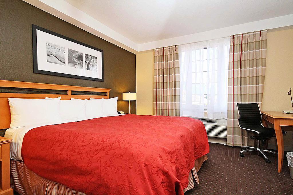 Hotel Fairfield & By Marriott Kanata Ottawa