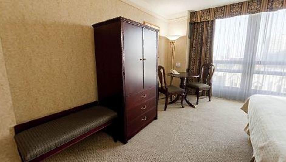 Hotel & Ottawa-downtown