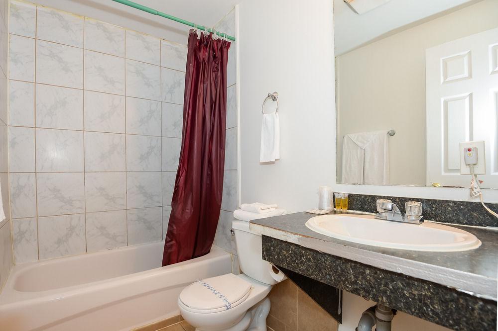 Ottawa Inn Hotel Hotel 2*