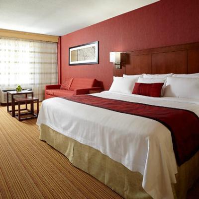 Courtyard By Marriott Downtown Hotel