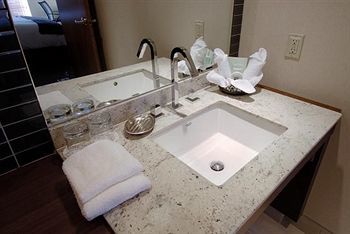 Bostonian Executive Suites Hotel 3*