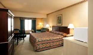 Travelodge By Wyndham West Hotel