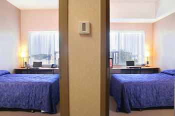 Residence & Conference Centre - Ottawa West Aparthotel 2*