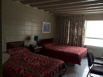 Richmond Plaza Motel *