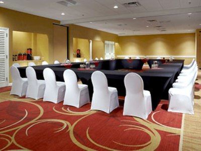 Courtyard By Marriott Downtown