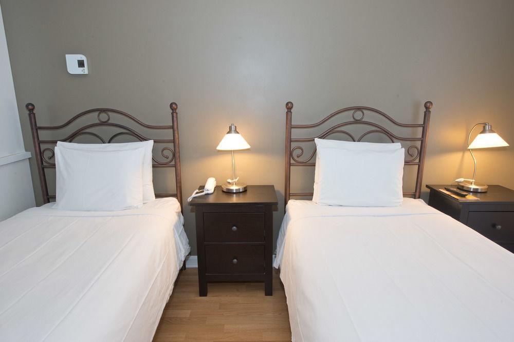 Hotel Byward Blue