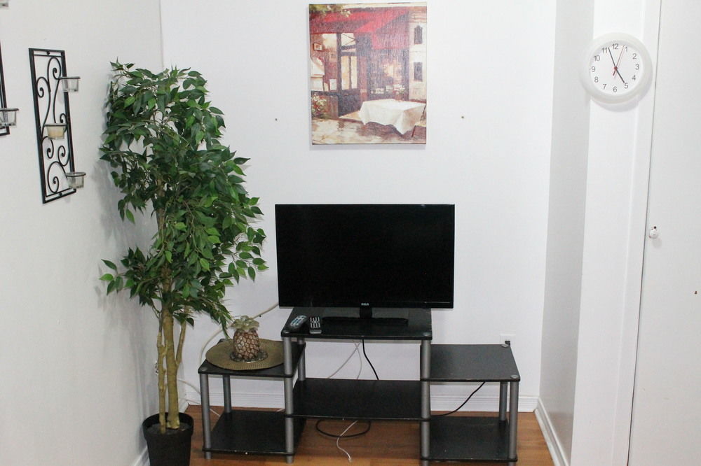Adib Apartments - 931 Pinecrest Rd, Unit B Apartment Ottawa