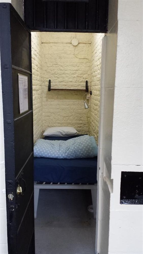 Saintlo Ottawa Jail Hostel *