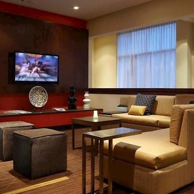 Courtyard By Marriott Downtown Hotel