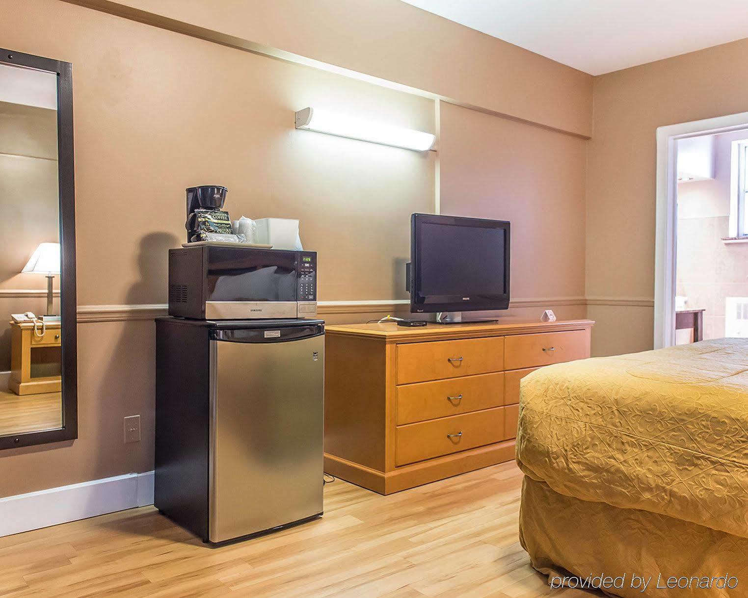Econo Downtown Lodge *