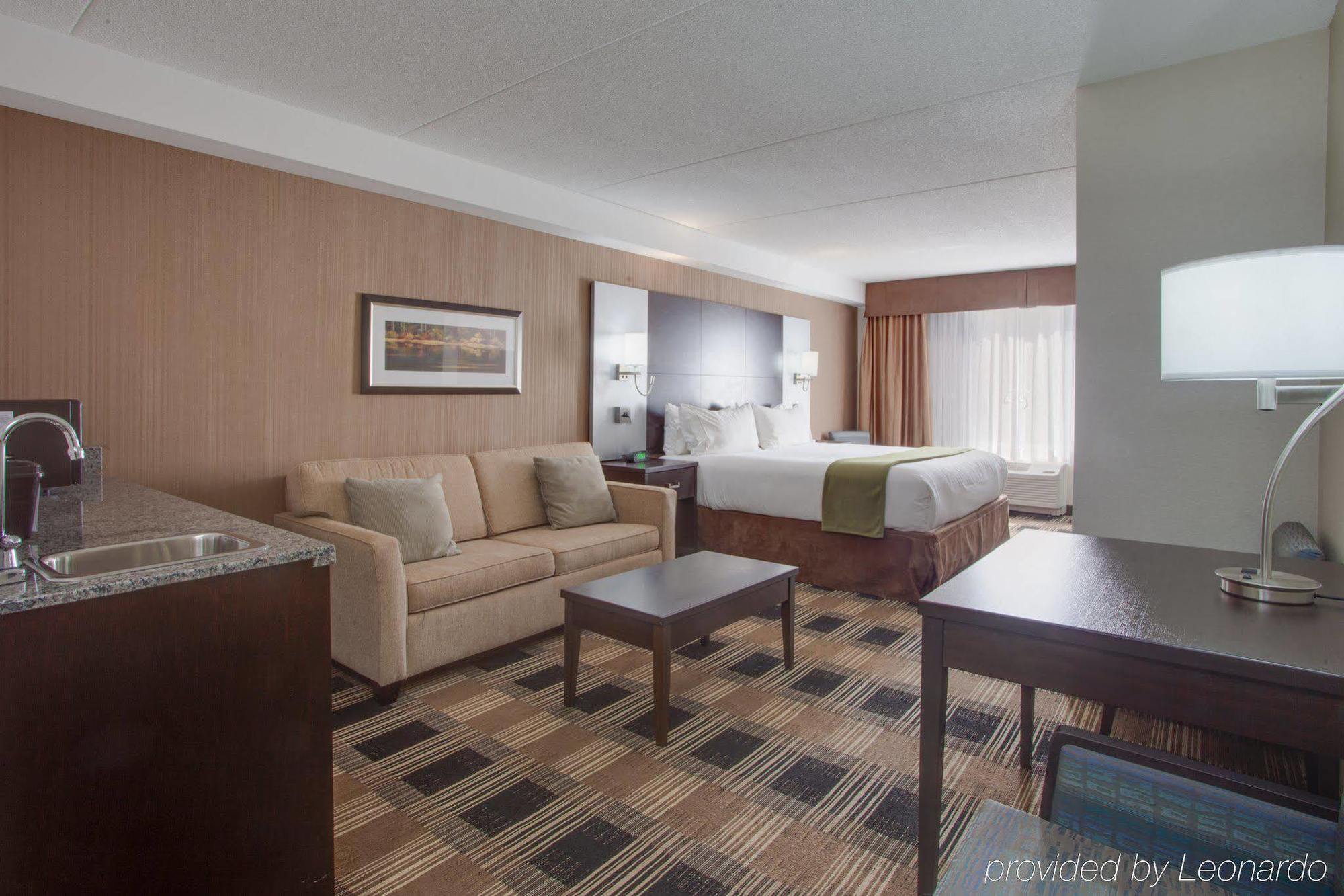 Express & East-orleans By Ihg Hotel 2*
