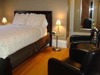 Bed & Breakfast Avalon 4*