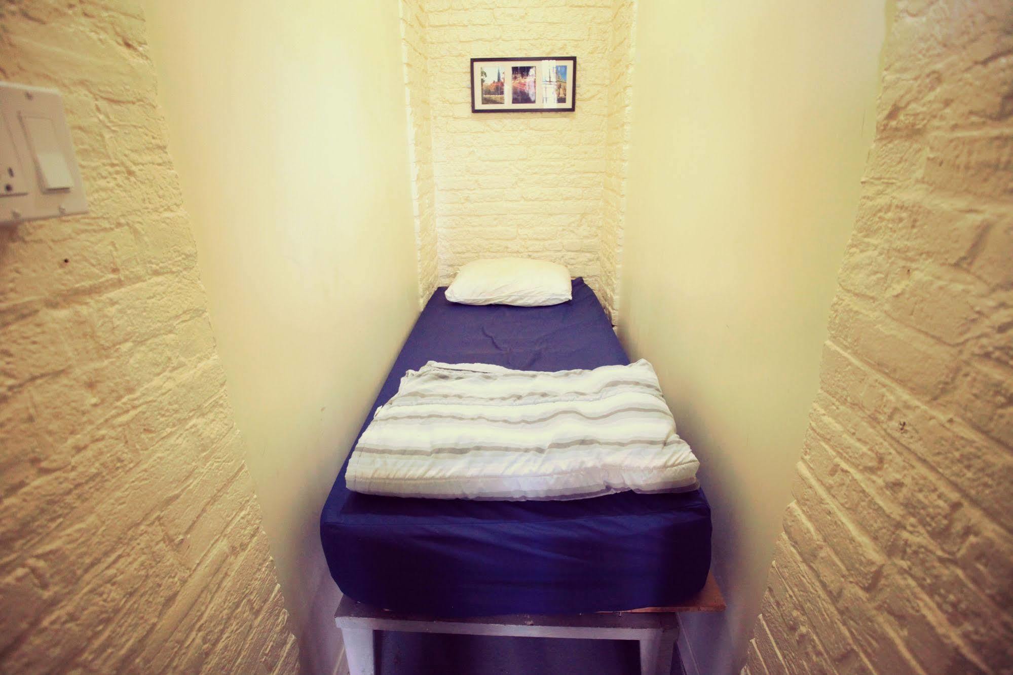 Saintlo Ottawa Jail Hostel *