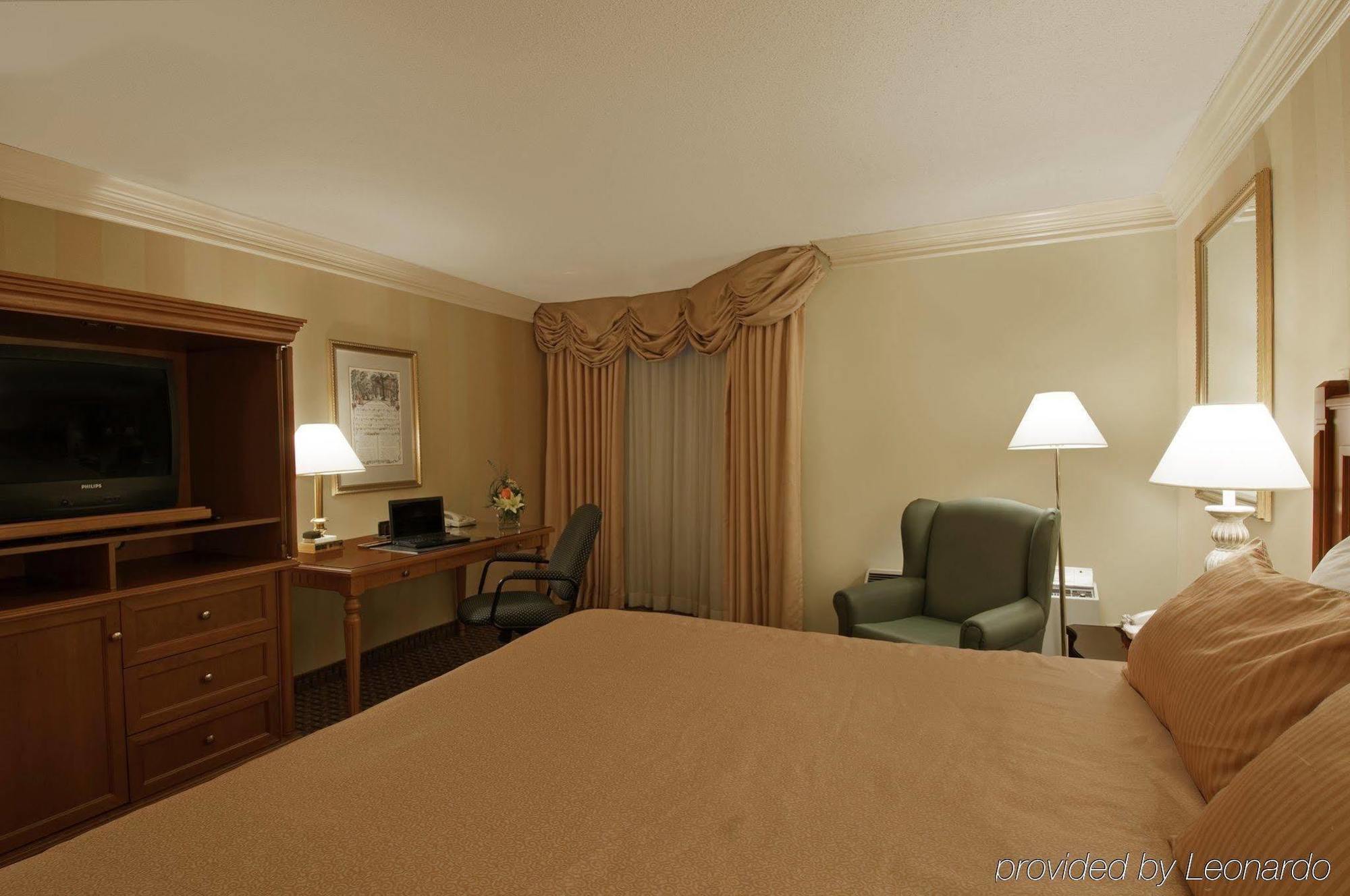 Hotel East By Ihg 4*