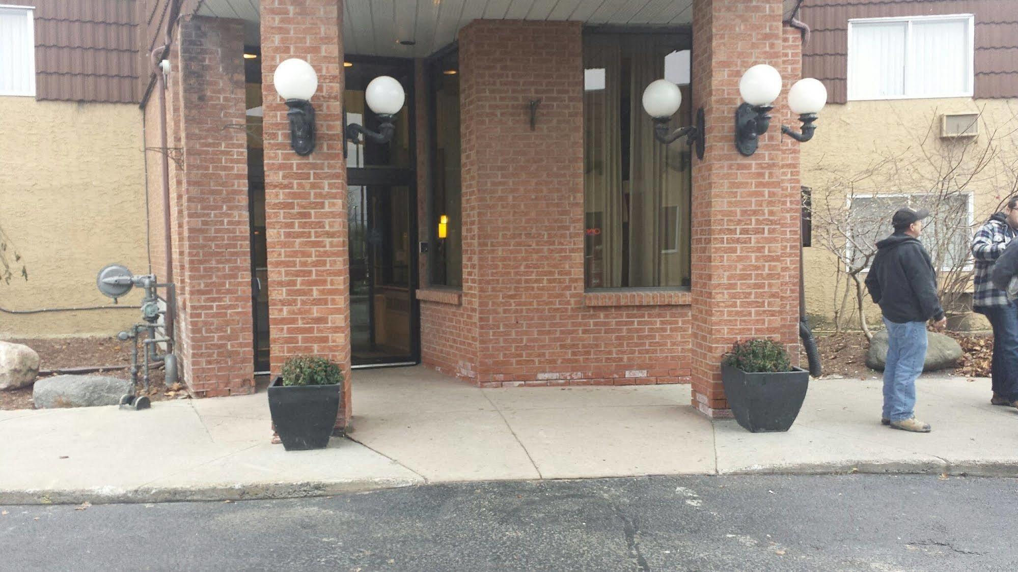 Travelodge By Wyndham East Hotel Ottawa