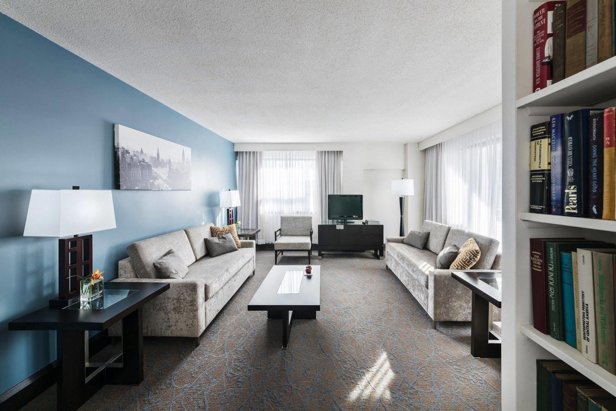 Hotel Embassy &