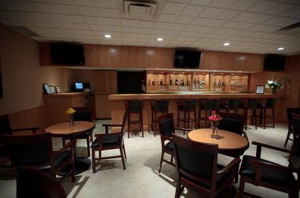 Hotel Embassy West Ottawa