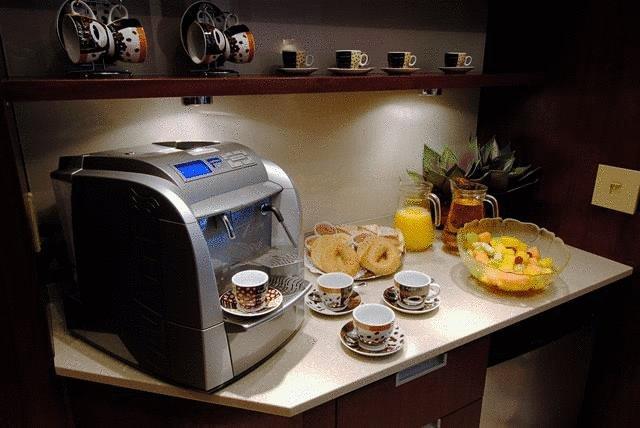 Bostonian Executive Suites Hotel 3*