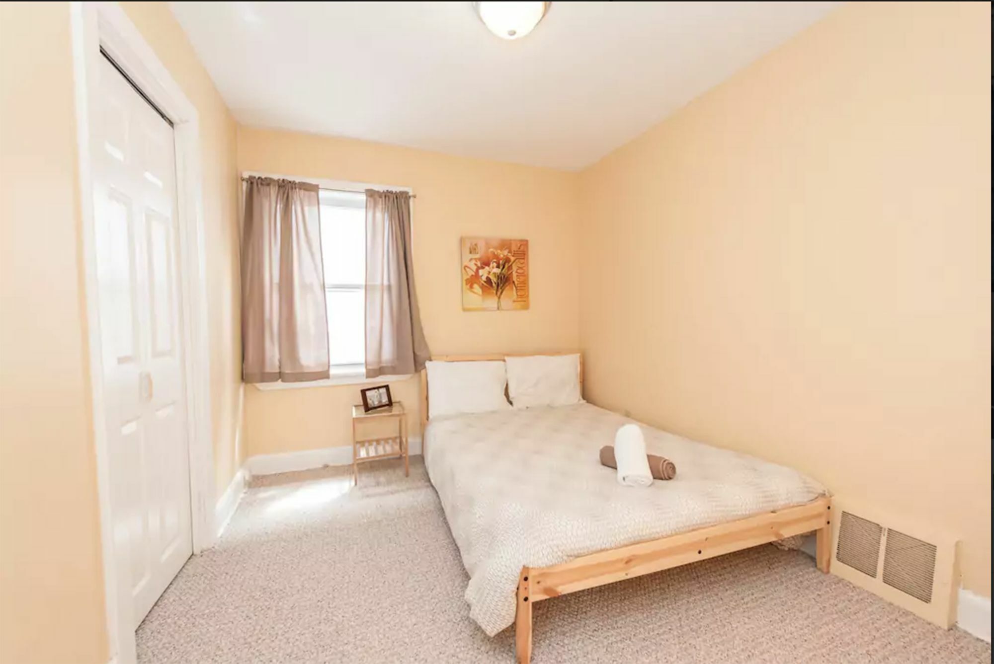 In Trendy & Vibrant Westboro Apartment