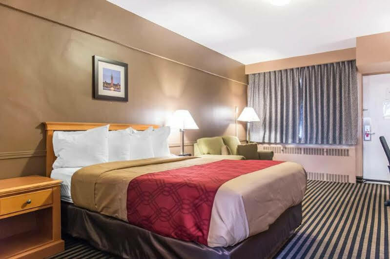 Econo Downtown Lodge *