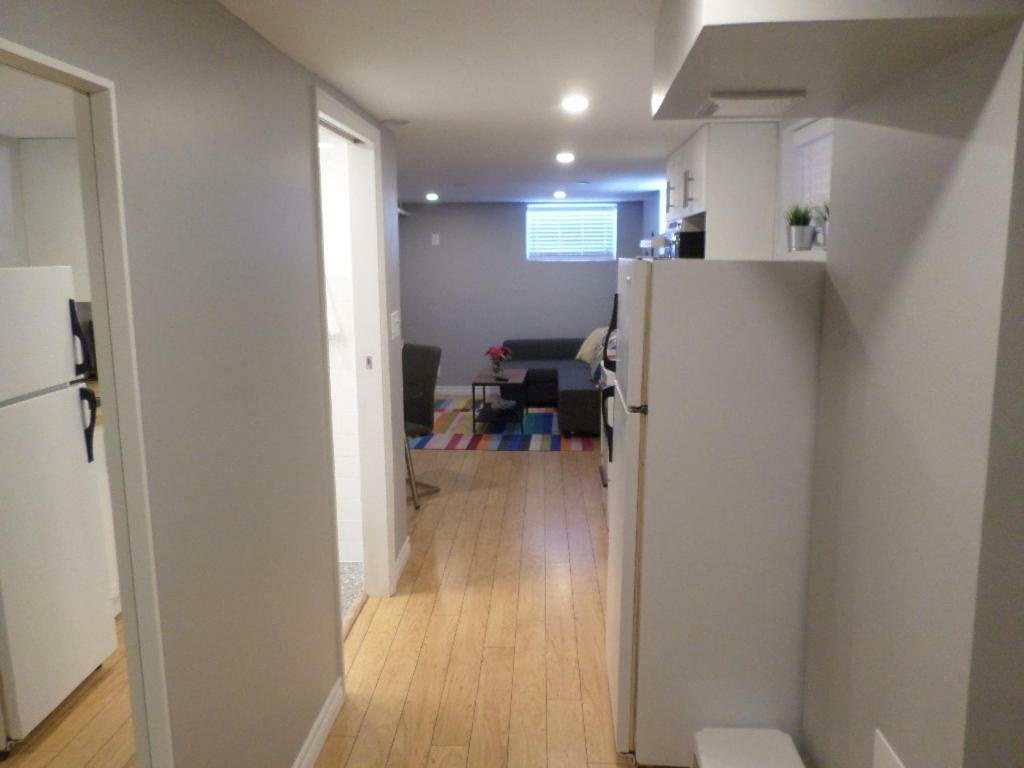 Fantastic And Modern Downtown 1-bed Basement Apt., Parking Wi-fi And Netflix Included Apartment Ottawa