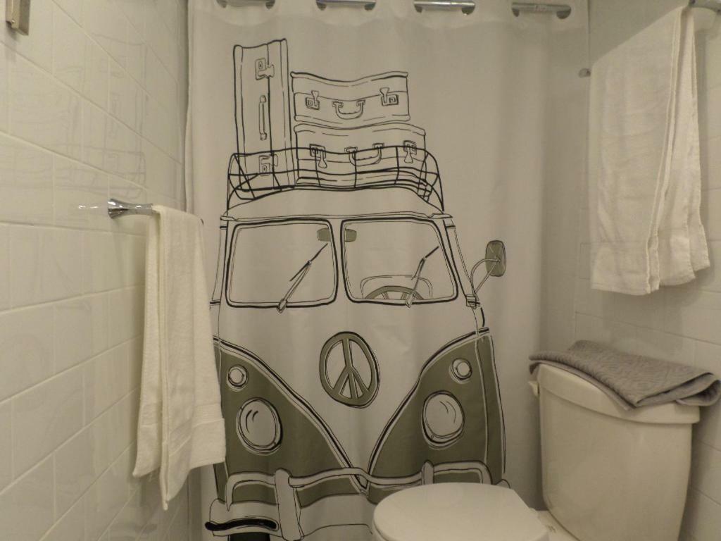 Fantastic And Modern Downtown 1-bed Basement Apt., Parking Wi-fi And Netflix Included Apartment